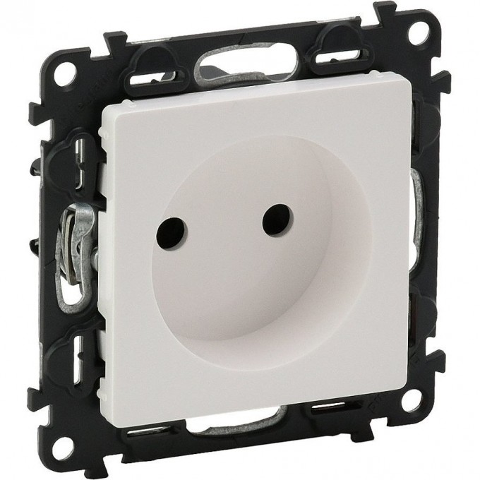 Силовая розетка LEGRAND Valena LIFE 2К 16А 250В c лицевой панелью с защитными шторками безвинтовые зажимы белый 753416