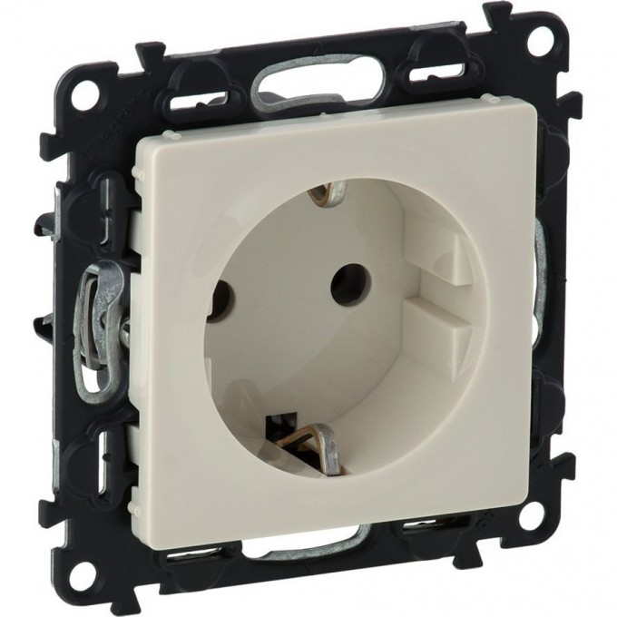 Силовая розетка Valena LIFE 2К+З 16А 250В с лицевой панелью безвинтовые зажимы слоновая кость 753521